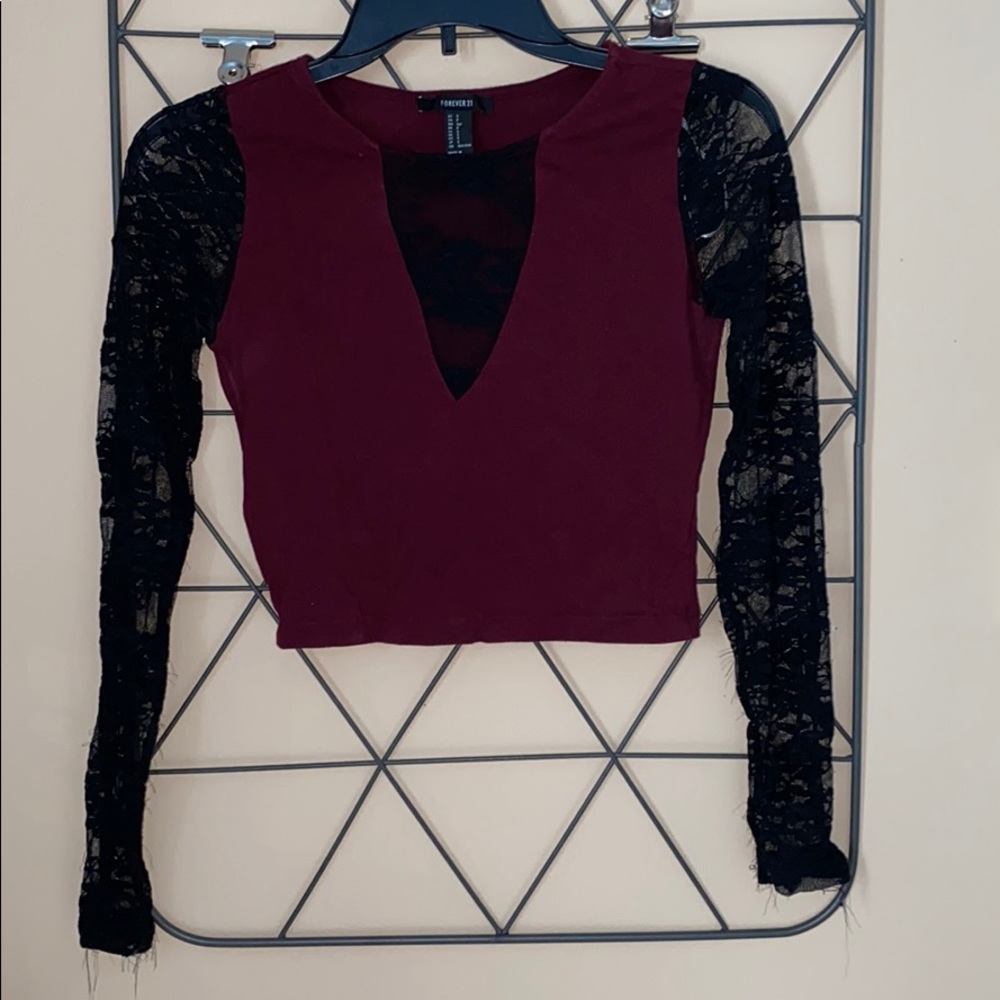 Cropped, lace long sleeves top